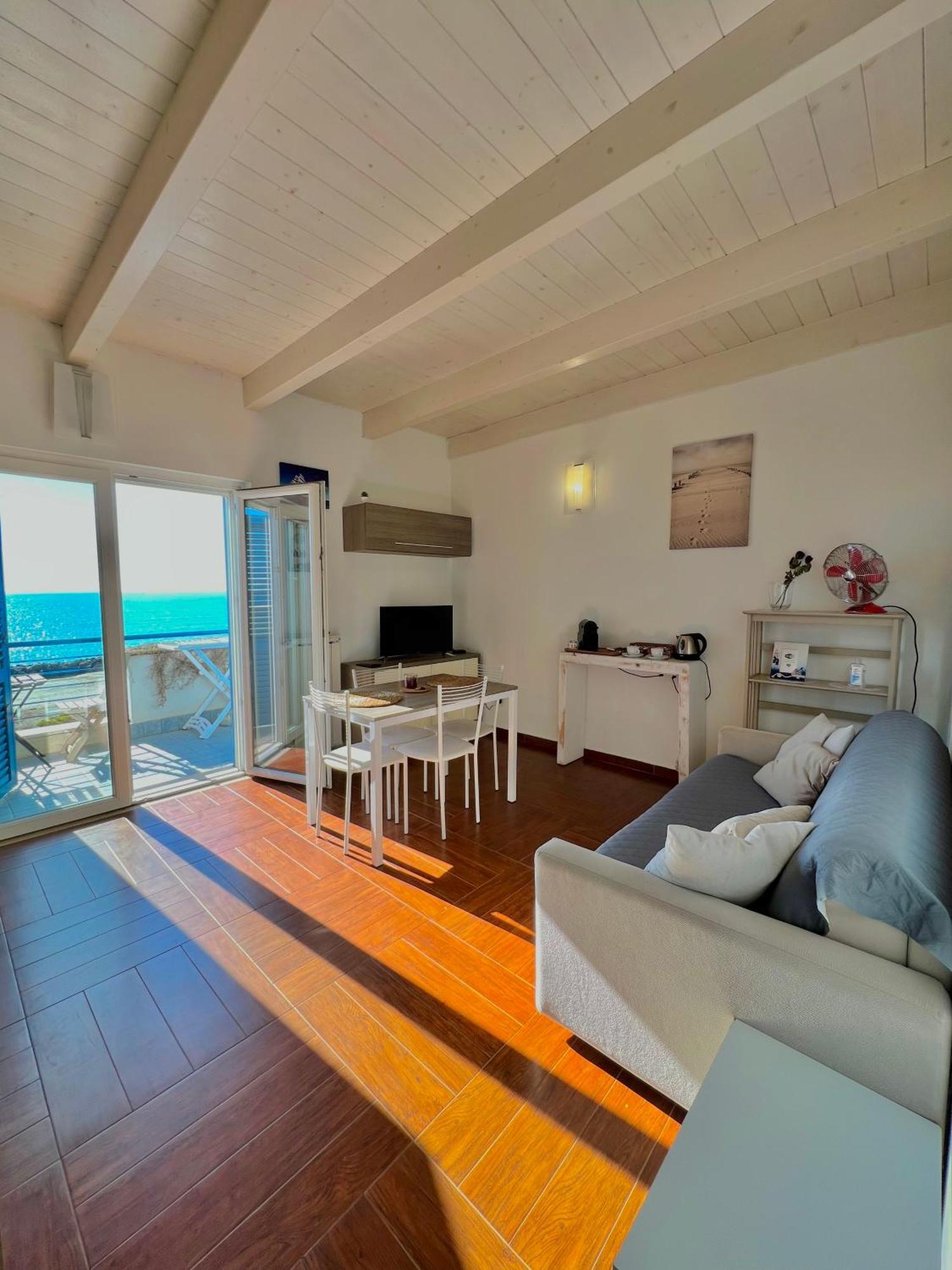 Alba Suite-Rome Airport Fco-Fronte Mare Фьюмичино Экстерьер фото